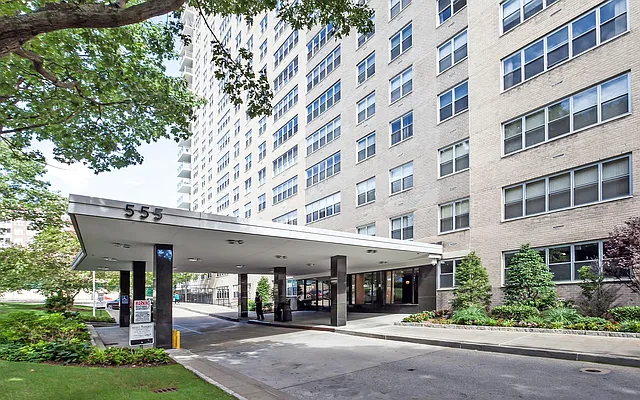 Sold by Nortrud Wolf Spero, LREB | media 68