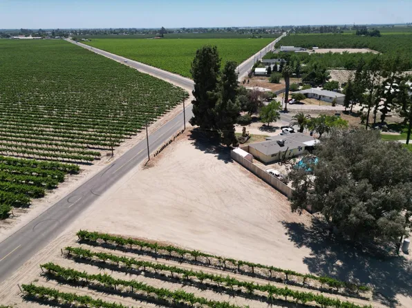 1 S Marks Ave, Caruthers, CA 93609