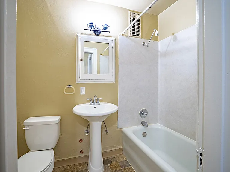 Swansonia Apartments — Photo 22