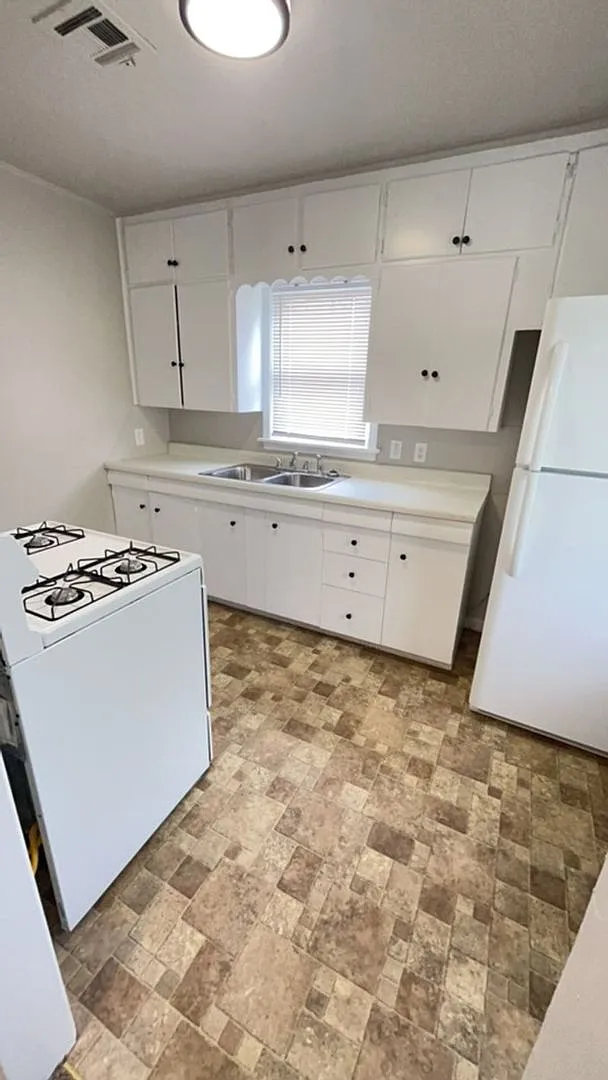1513 Hudson, Enid, OK 73703 — Photo 3