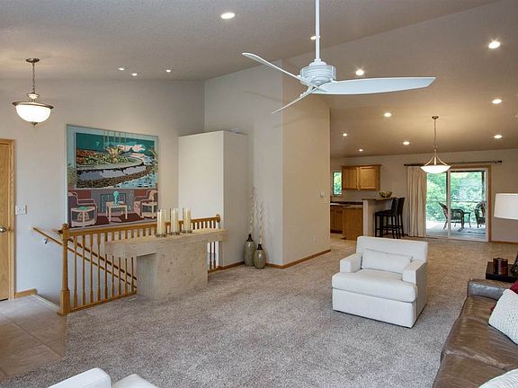 5th image of 718 Blue Jay Ct