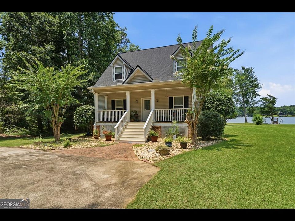 1st image of 2660 Lake Crest Dr