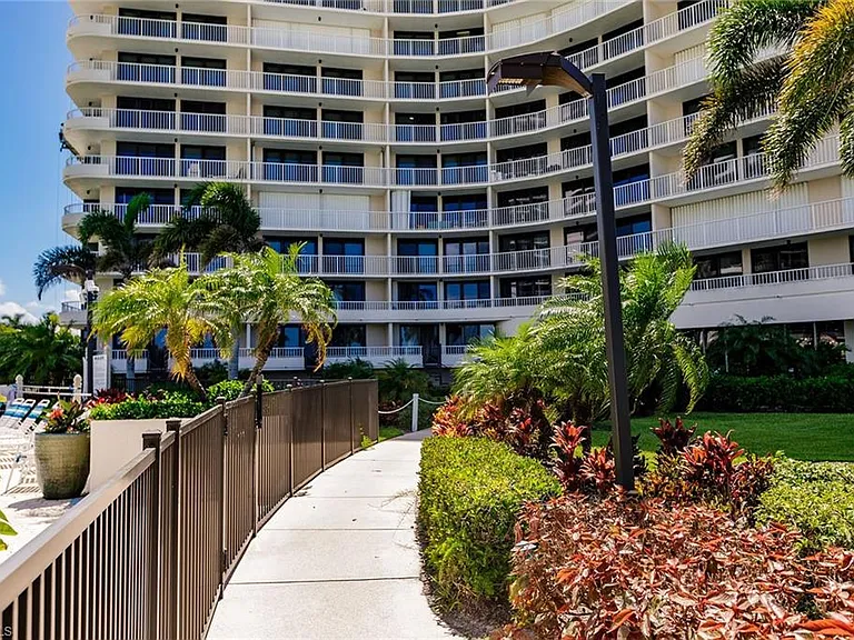 260 Seaview Ct #904 — Photo 32