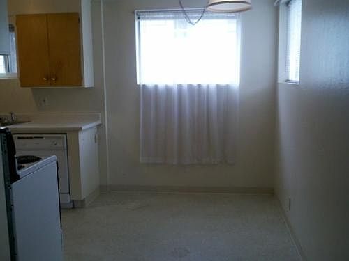 3rd image of 2523 Thames St