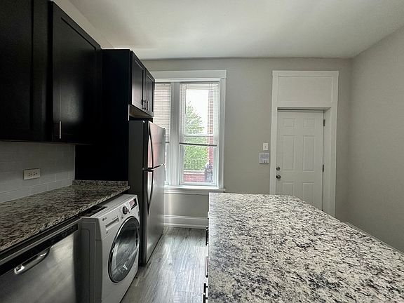 2nd image of 909 N Leavitt St APT 3R