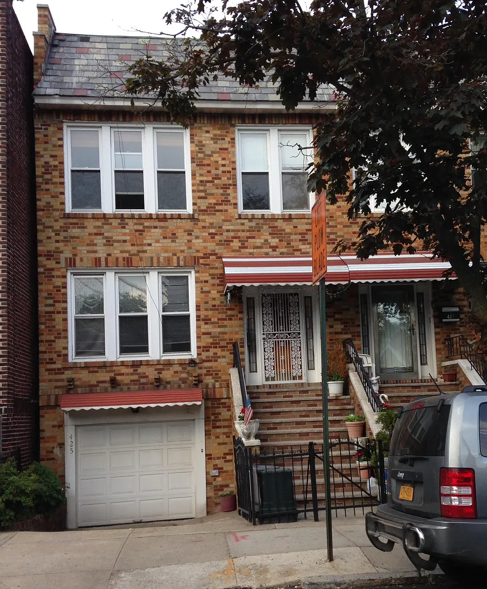 425 100th St photo 1