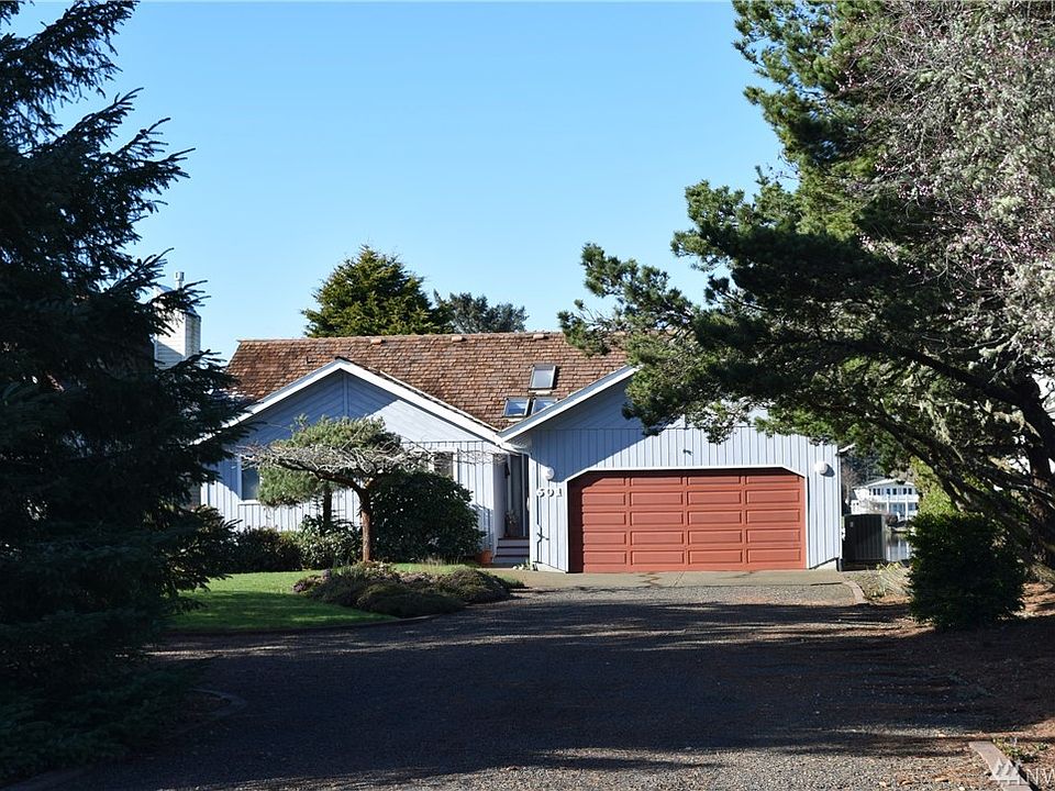 1st image of 601 Lake Island Ave SE