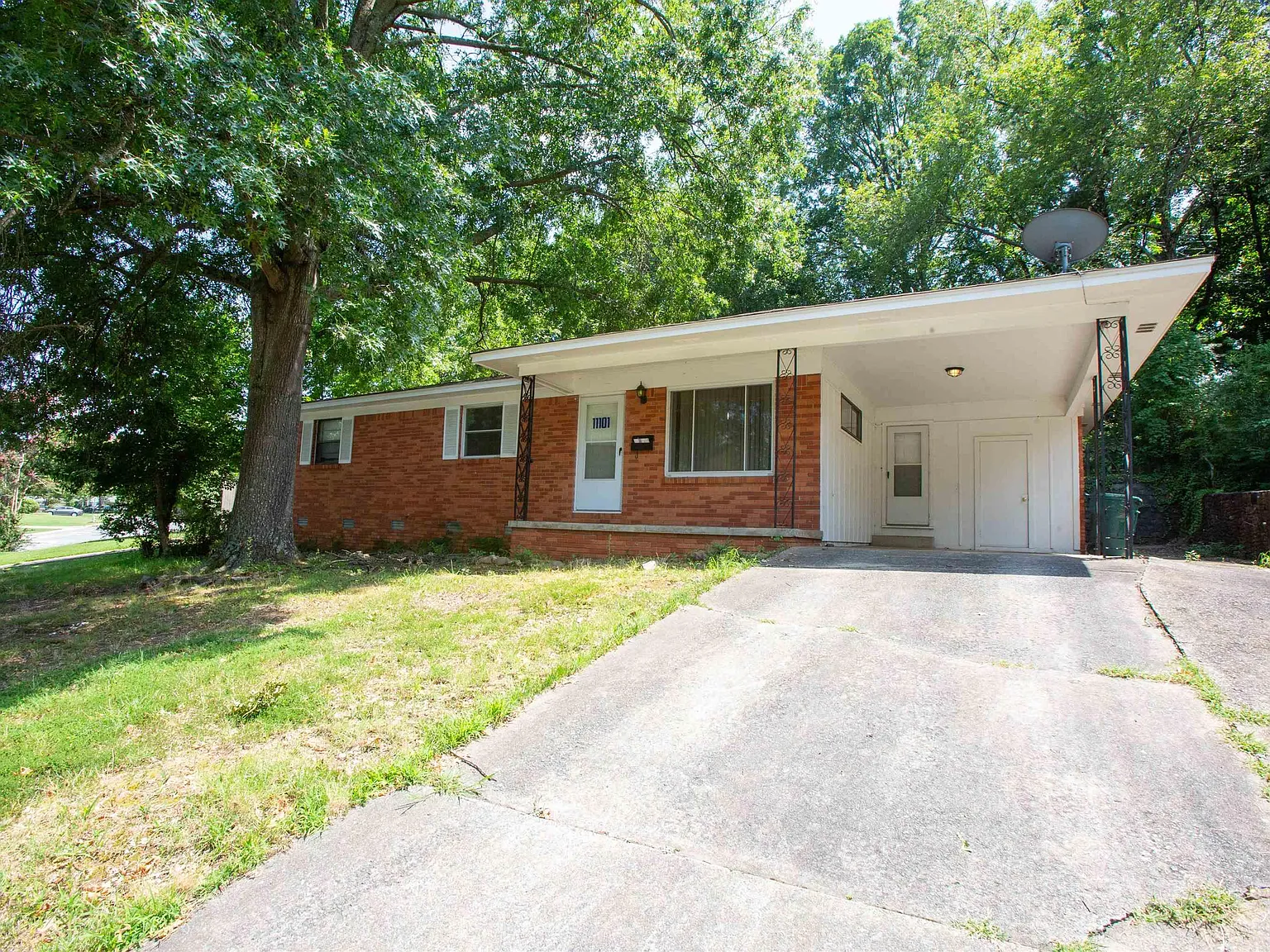 3 bed, 1.5 bath, 1292 sqft, $1,375 — Photo 2