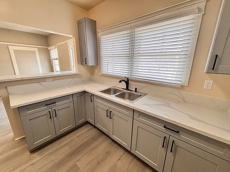 3421 E Mission Rd #9 — Photo 17