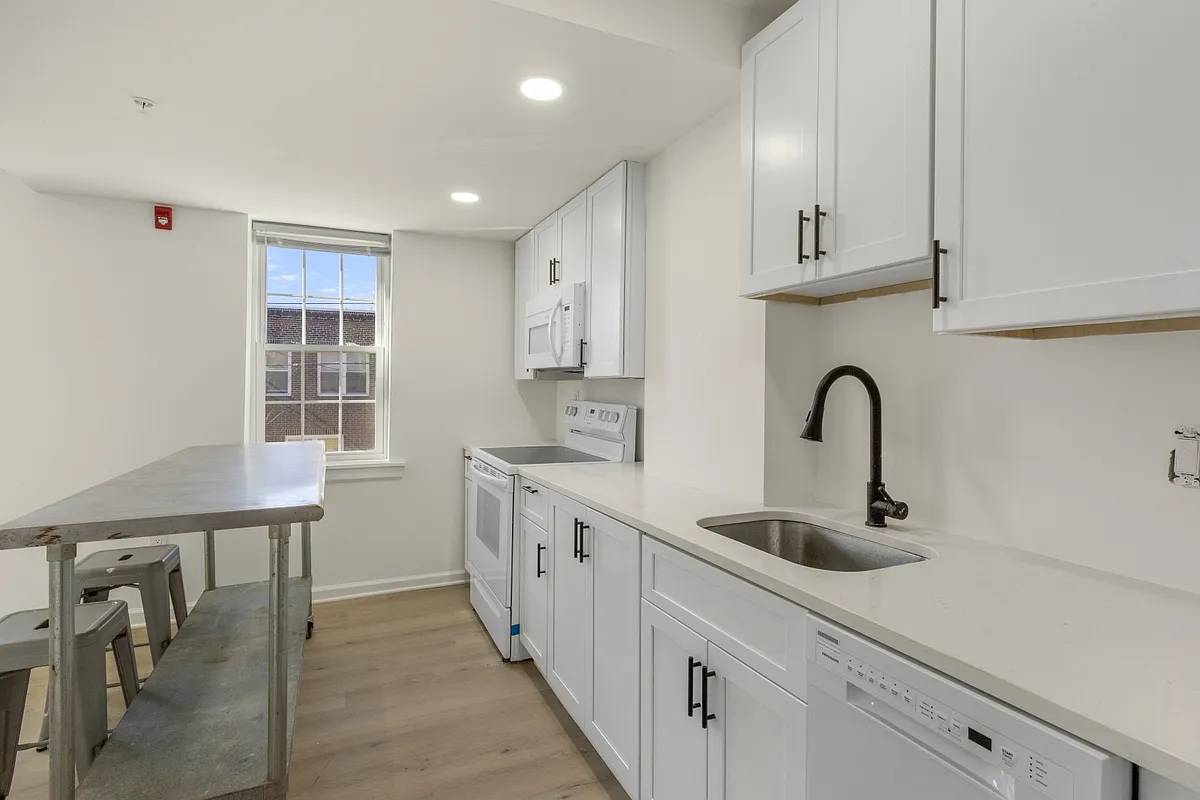 Building Photo - 2723 E Huntingdon St #2