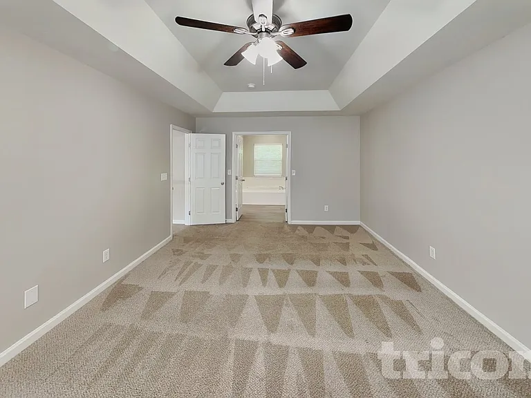1002 Hollingdale Ct — Photo 6