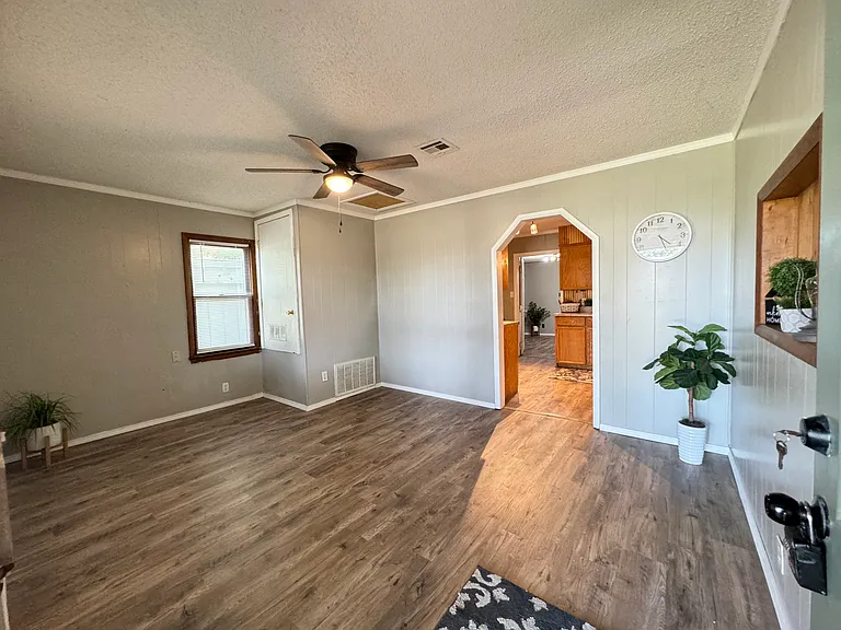 1240 E Walnut St — Photo 5