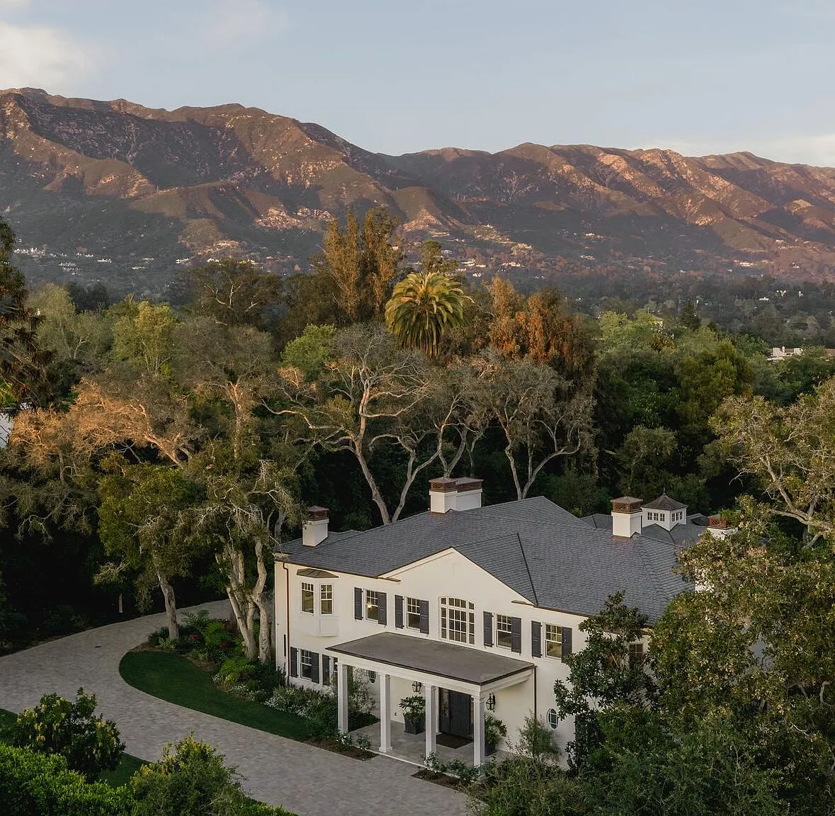 5 bed, 6.5 bath, 4997 sqft, $75,000 — Photo 2