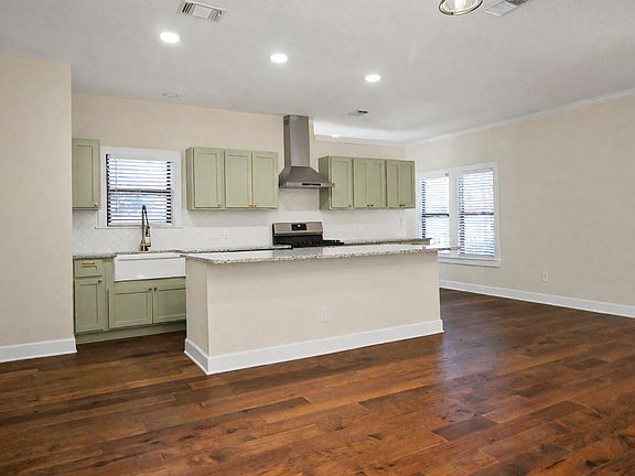 5th image of 610 W Rosewood Ave