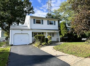 7 Timothy Ct, Edison, NJ 08837