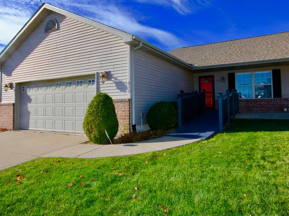 818 Grandyle Dr, Washington, IL 61571