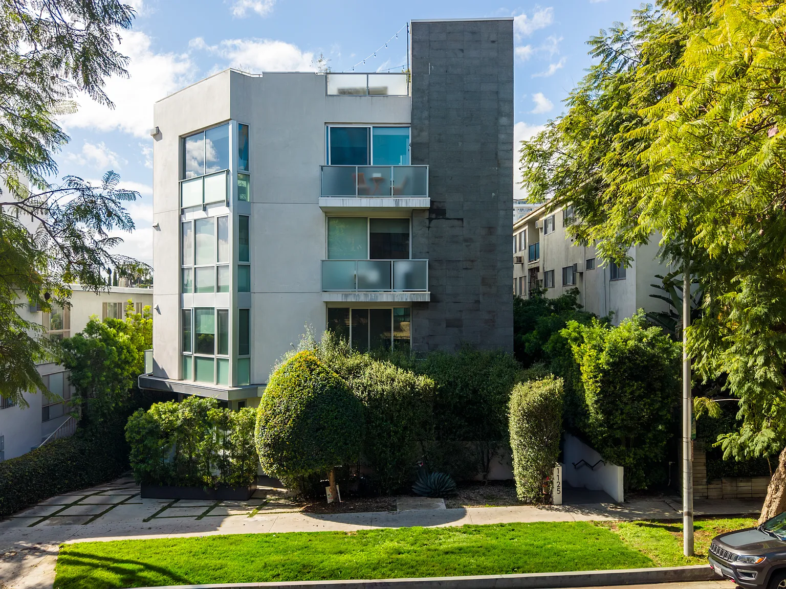 3 bed, 2500 sqft, $7,000 — Photo 1
