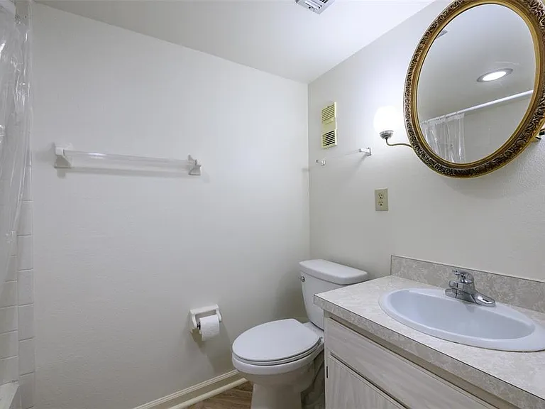 2300 Aaron St #114 — Photo 22