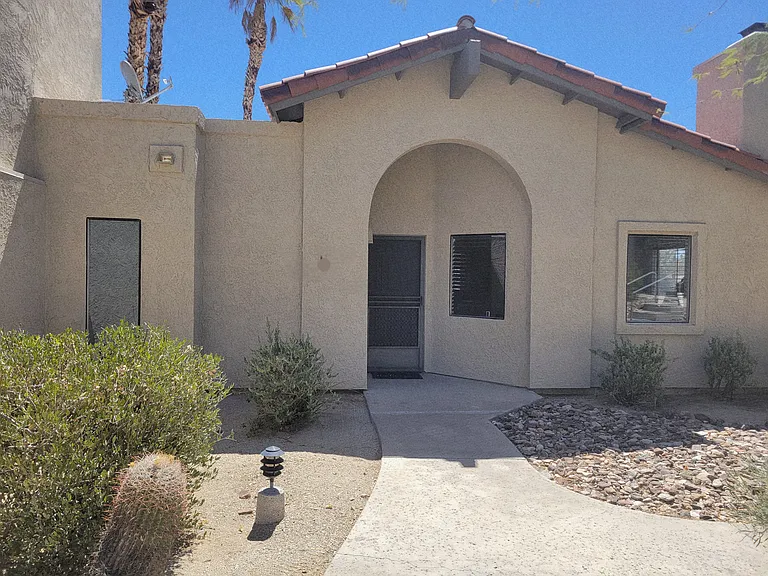 1638 Las Casitas Dr — Photo 1
