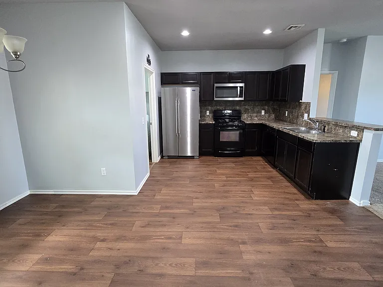 2701 Red Pine Cir — Photo 6