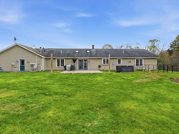 3rd image of 246 Carlton Pond Road