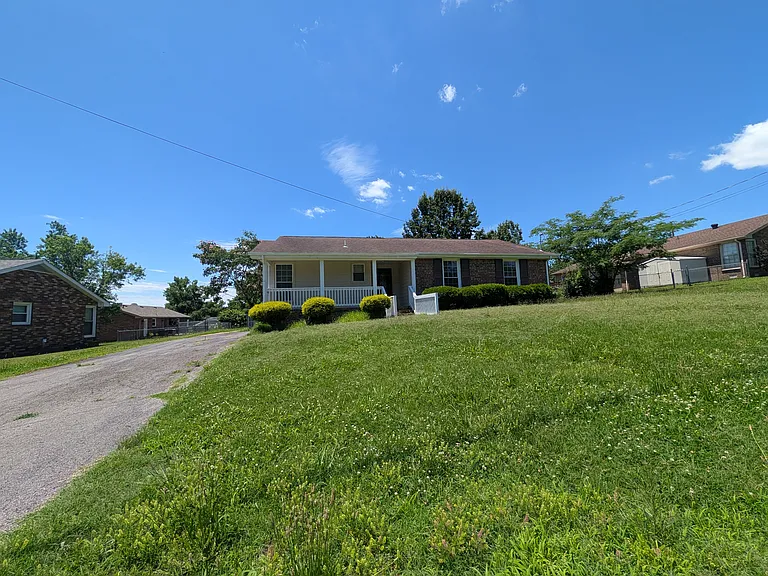 102 Post Oak Rd — Photo 6