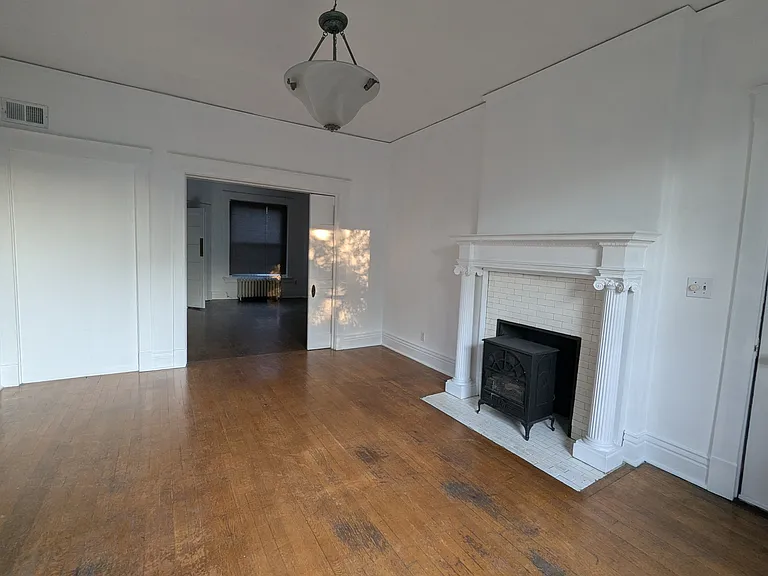 1605 S 3rd St — Photo 3