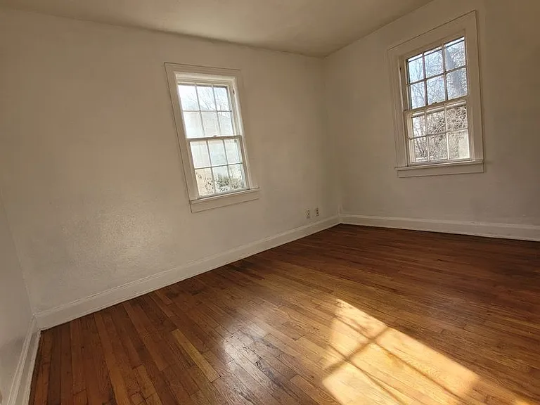 1529 N Weller Ave — Photo 7