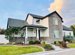 1804 W Newbold Ln, Riverton, UT 84065