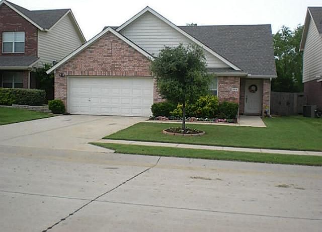 1st image of 8816 Holliday Ln