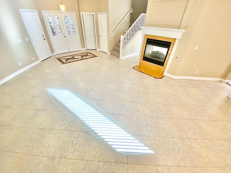 8836 Palm Creek Ct — Photo 9