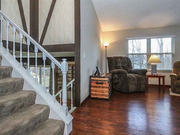 3rd image of 7581 Tanglewood Ln
