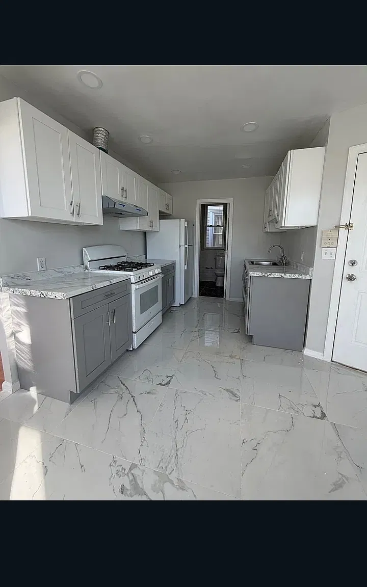3 bed, $2,500 — Photo 1