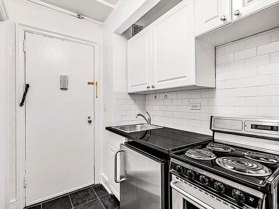 5th image of 310 E 44th St APT 218