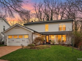 828 Carman Woods Dr, Ballwin, MO 63021