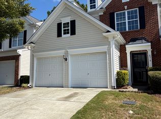 8218 Pilots View Dr, Raleigh, NC 27617