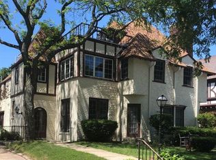 5151 N Lake Dr, Whitefish bay, WI 53217