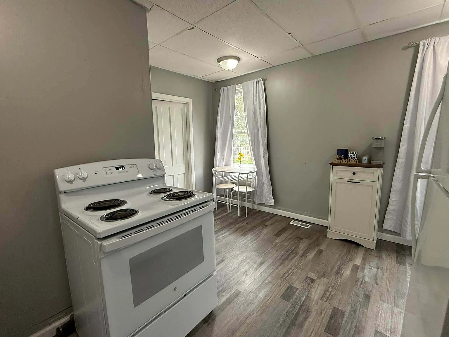 9768 New York 812 — Photo 1