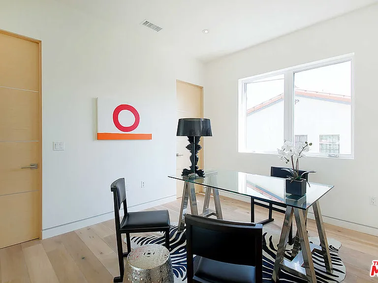 429 N Sweetzer Ave — Photo 30