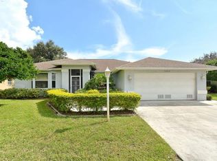 5762 Sandy Pointe Dr, Sarasota, FL 34233