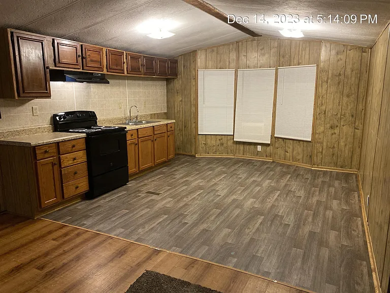 910 County Road 122 — Photo 4