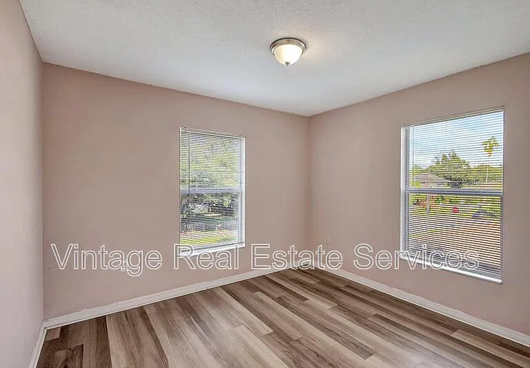 720 Newton Ave S — Photo 11