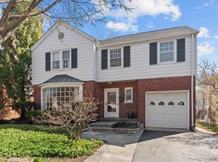 106 Sterling Ln, Wilmette, IL 60091