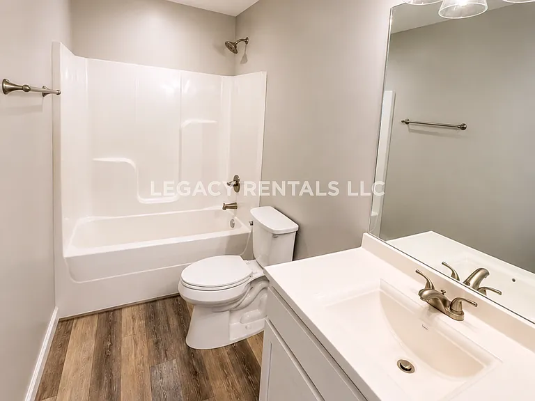 240 Longwood Ln #1 — Photo 8
