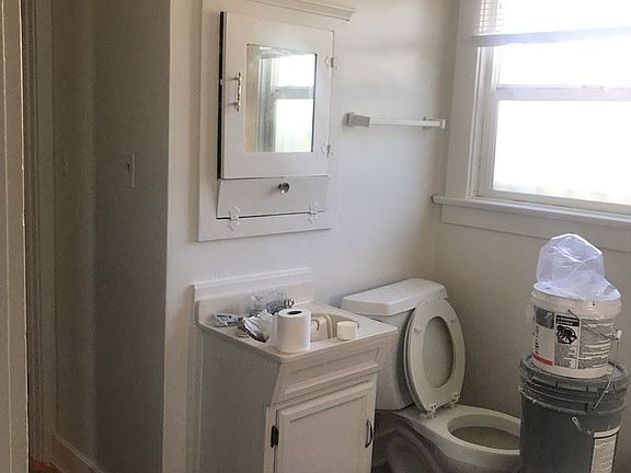 4th image of 235 Pardee St
