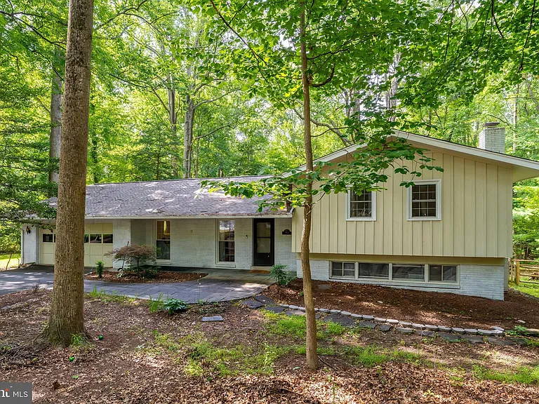 11621 Sourwood Ln — Photo 3