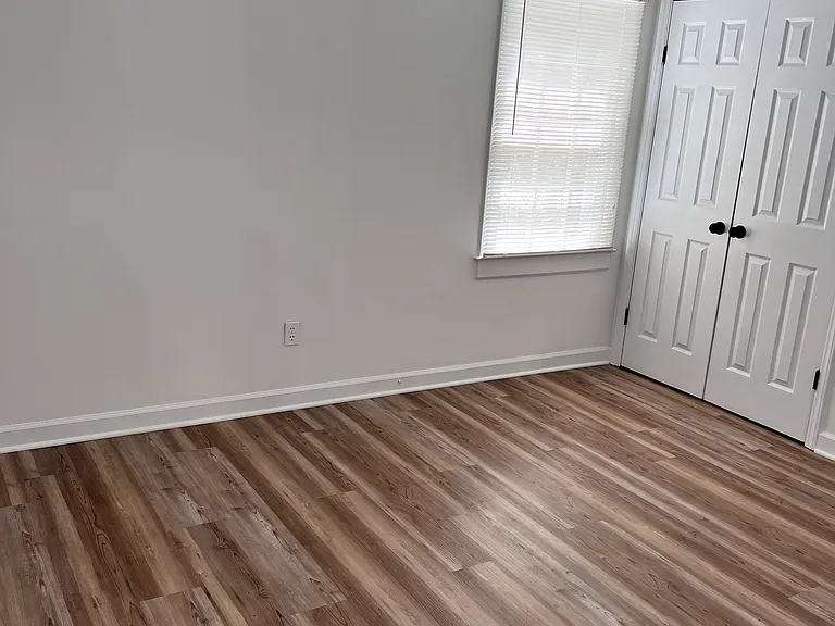 1135 W Thomas St — Photo 11