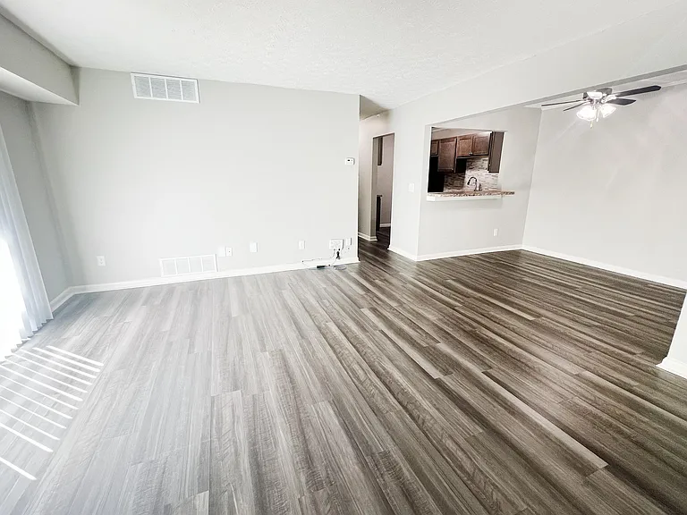 Fox Run Apartments — Photo 44