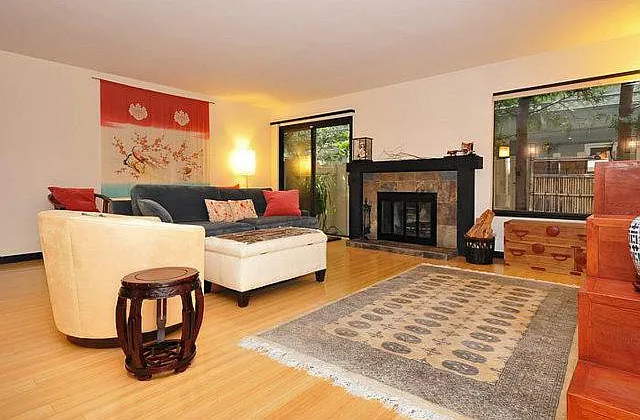 1225 Oak Grove Ave — Photo 2