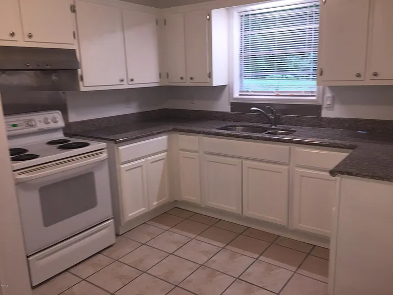 678 Meadow Dr — Photo 6